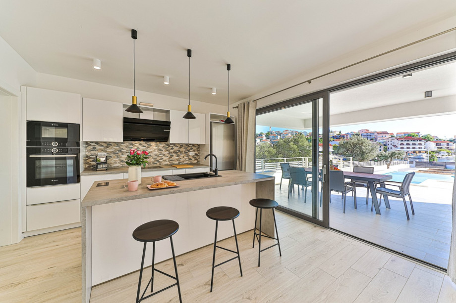 A fully equipped kitchen with all the appliances you need for a comfortable stay