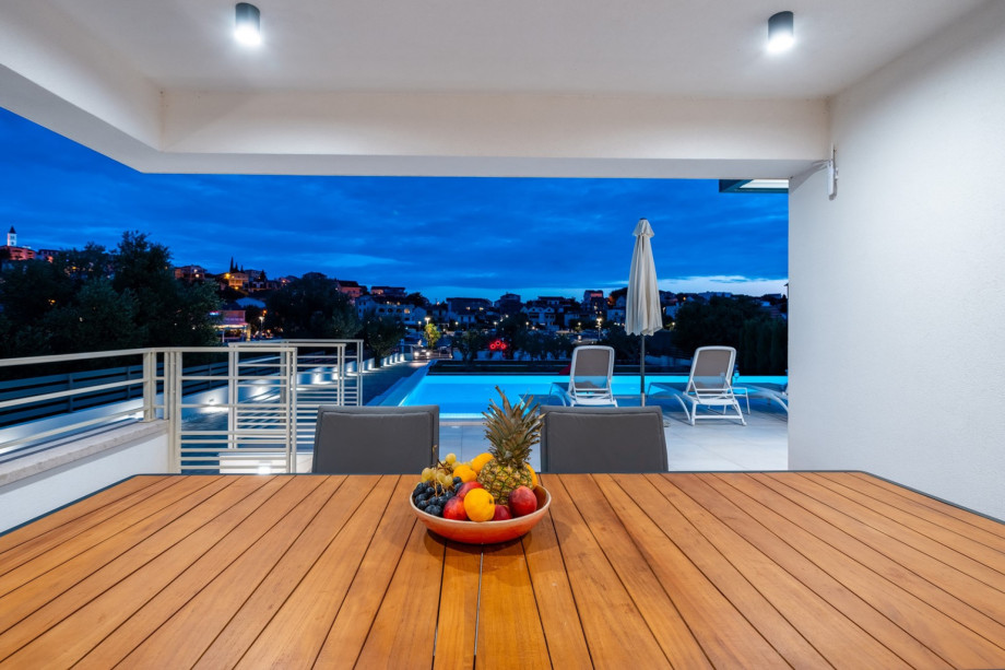 Villa Consido is fully air-conditioned, free WiFi, and can accommodate a max of 7 people