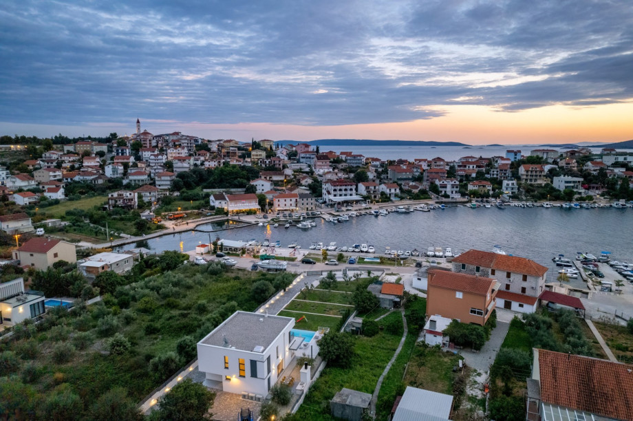 Escape to our luxurious 3-bedroom villa in the charming village of Seget Vranjic - only 7km from famous Trogir town