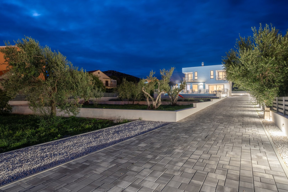 Carefully placed lighting completes the perfect experience of Dalmatian summer evenings