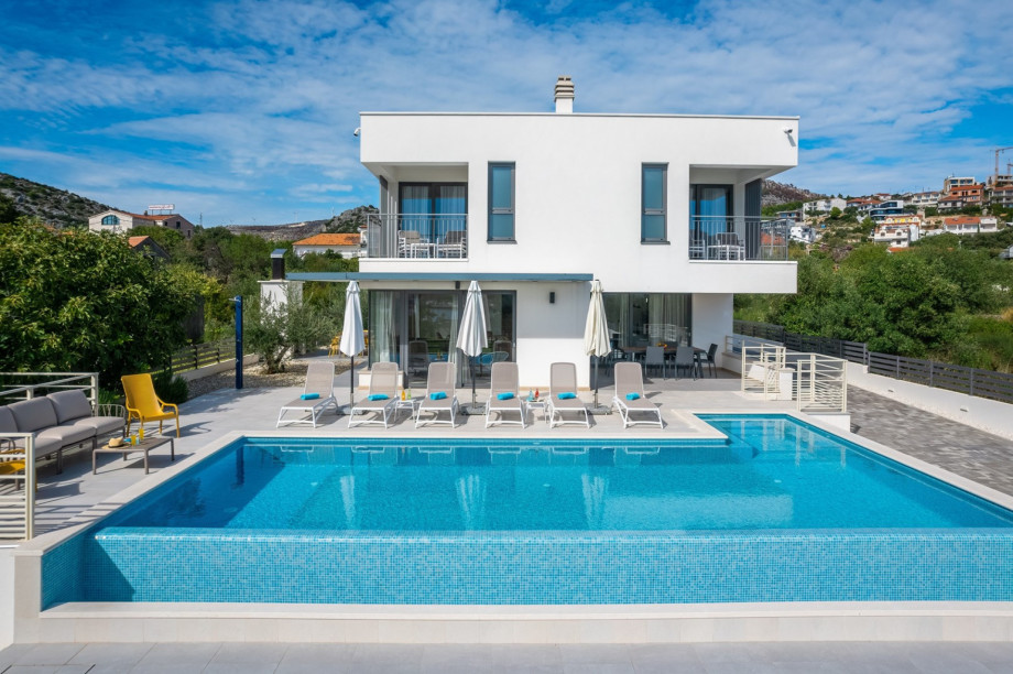 This stunning 3-bedroom villa is designed to accommodate up to 7 guests