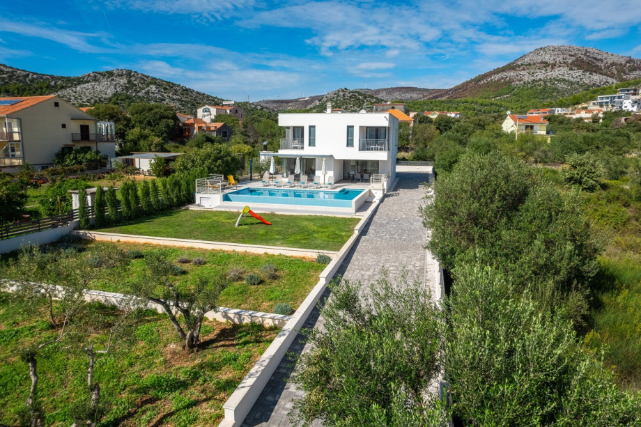 Fenced private plot of 1.400sqm