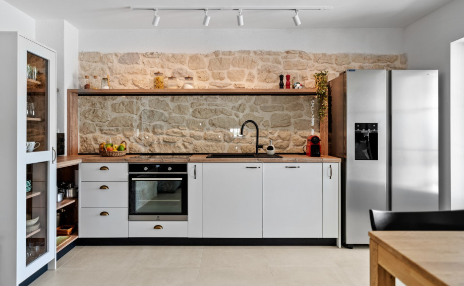 A fully equipped kitchen with all the appliances you need for a comfortable stay