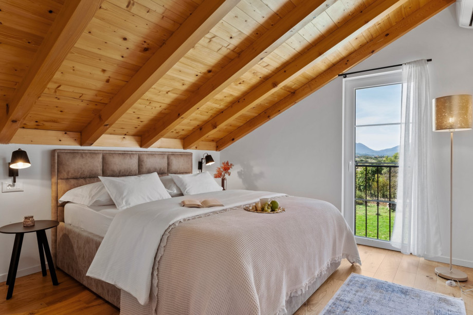 Bedroom NO1 has a queen-size bed measuring 160x200 cm, air conditioning, and views of natural environment