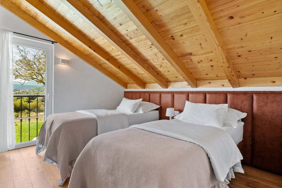 Bedroom NO2 has two single beds measuring 80x200 cm