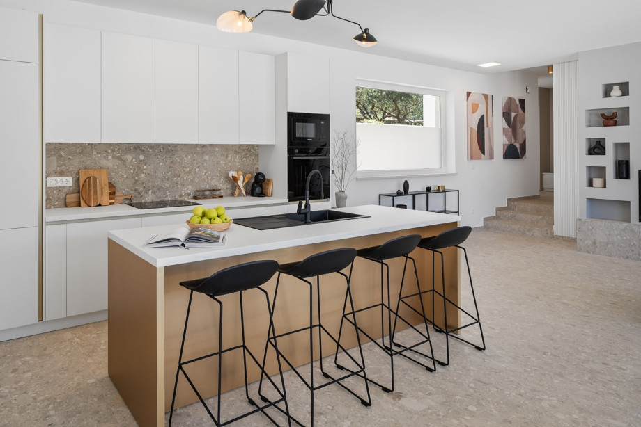 A fully equipped kitchen with all the appliances you need for a comfortable stay