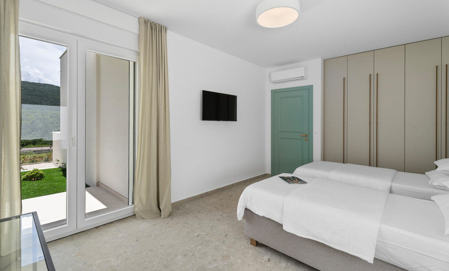 Two cozy single beds can be connected to a king-size bed