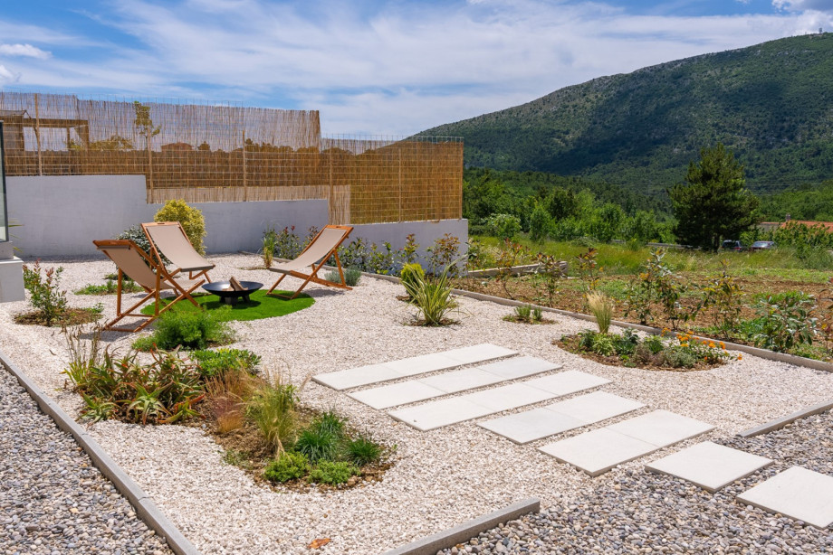 Here, you can enjoy the ideal fusion of quiet seclusion and close proximity to local attractions