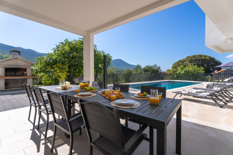 The perfect outdoor space for enjoying meals with family and friends