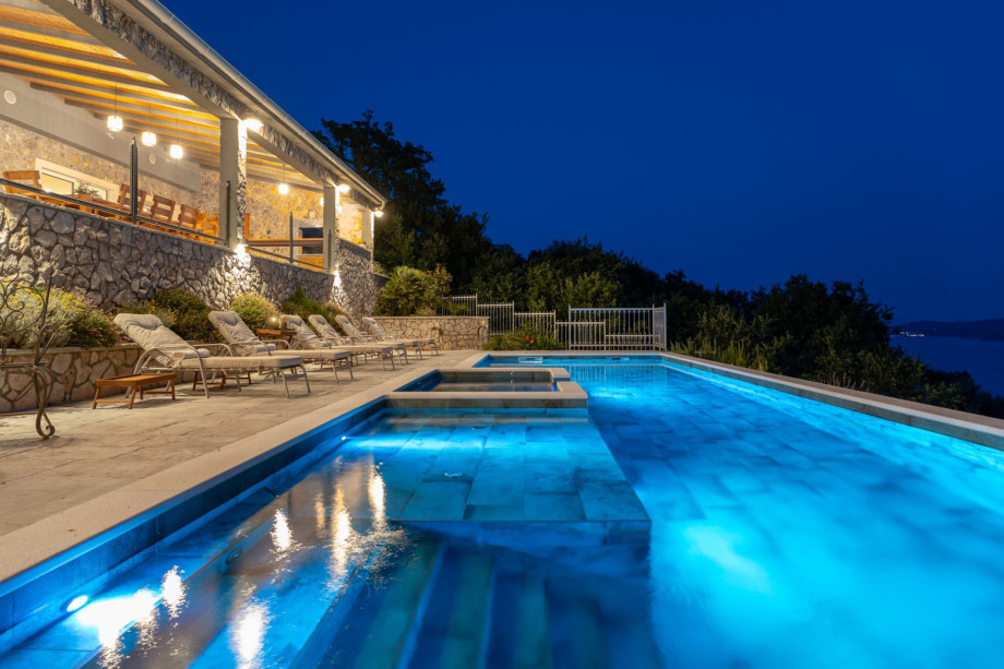 Private and heated 12m x 4,5m swimming pool with Salt electrolysis water treatment without chlorine