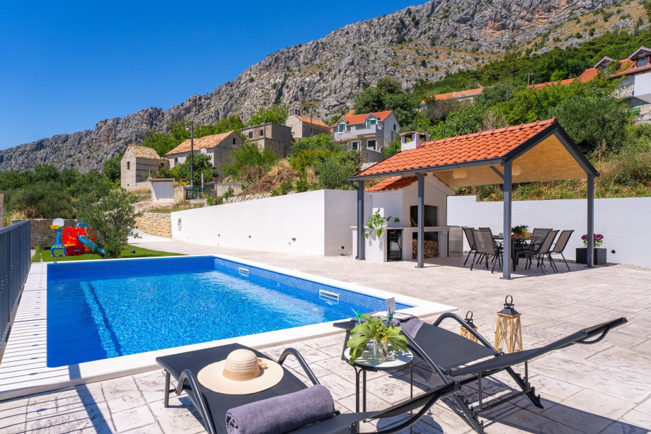 The ideal location for enjoyment in a cozy and pristine setting, offering breathtaking views of the sea and islands