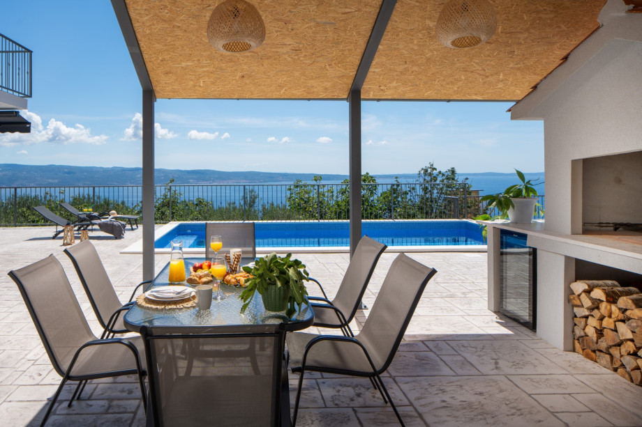 Outside offers a traditional barbecue with an outdoor dining area