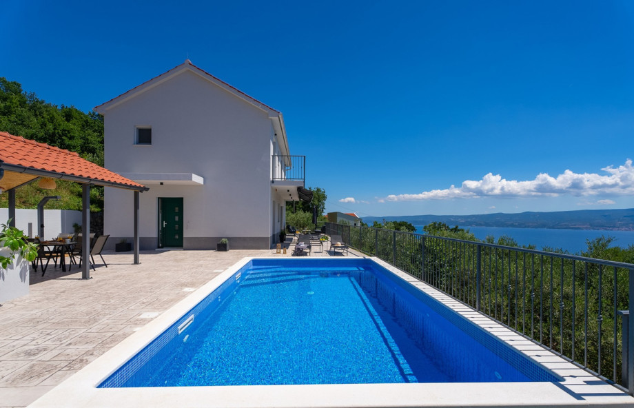 Seaview Villa Roko with private heated pool, 3 en-suite bedrooms, Media room