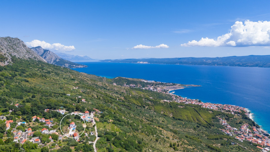 Breathtaking views of the sea and islands to the south and the summits of the mountains