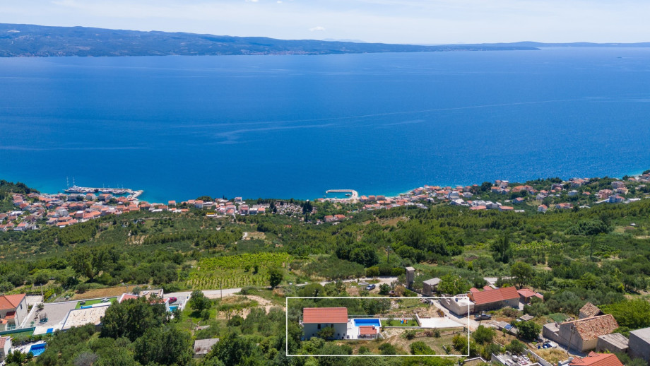 Breathtaking views of the sea and islands to the south and the summits of the mountains