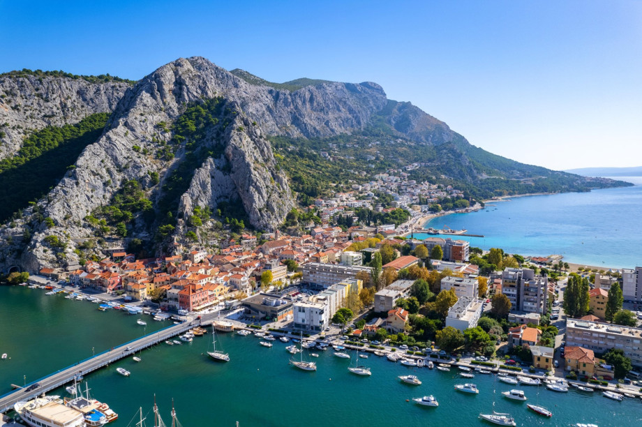 The closest town is Omiš, which is only 11 kilometers away and offers a remarkable blend of sandy beaches, mountains, the Adriatic Sea...