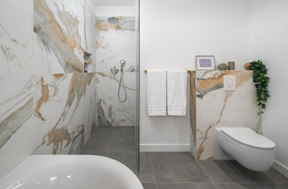 En-suite bathroom with a bathtub and a shower