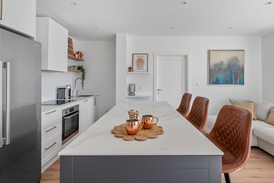 Ground floor (pool level) with a fully equipped kitchen with a kitchen island