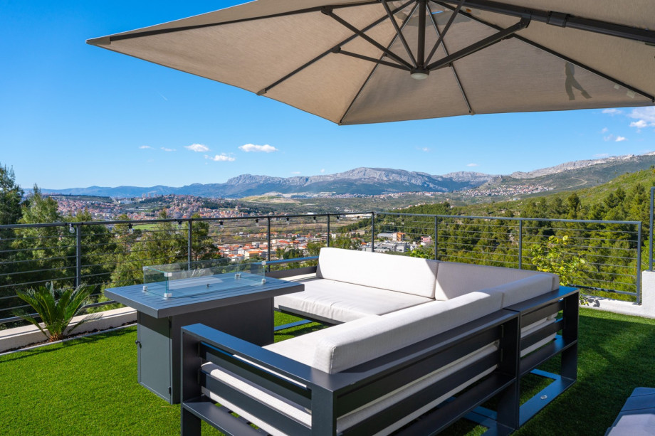 Lounge corner with a fire -pit