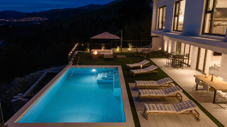 Villa Sunset Split is located only 9km from the famous town Split with great history