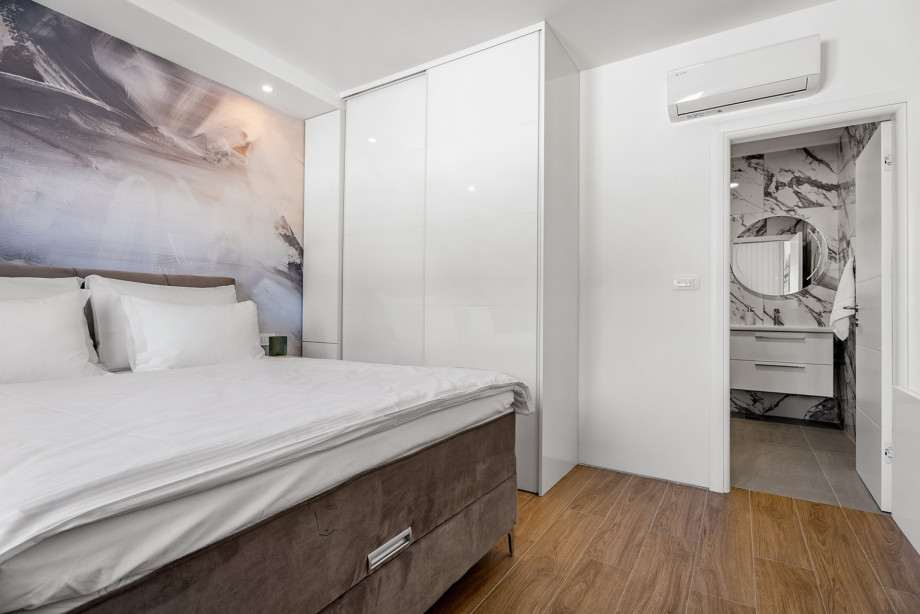 Bedroom NO2 with views of the natural surroundings, a dressing table.