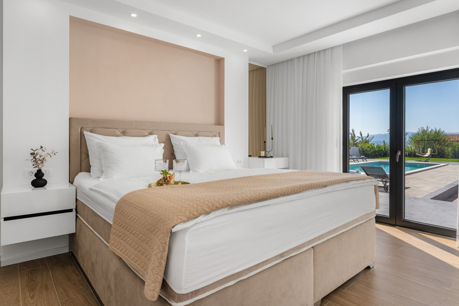 Bedroom NO4 with super king size bed 200cm x 210cm