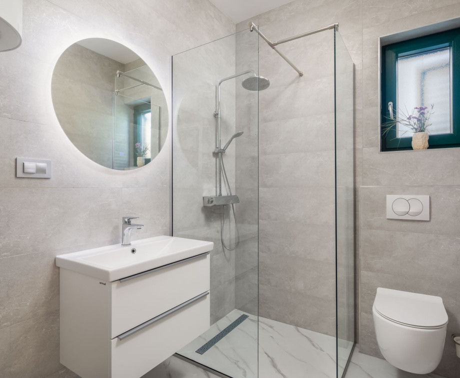 Family Bathroom NO2 with a shower and a washing machine