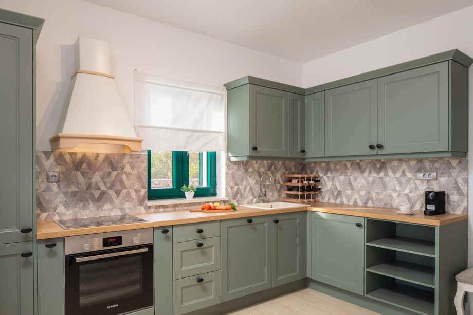 Fully equipped kitchen with all needed kitchen amenities and utilities