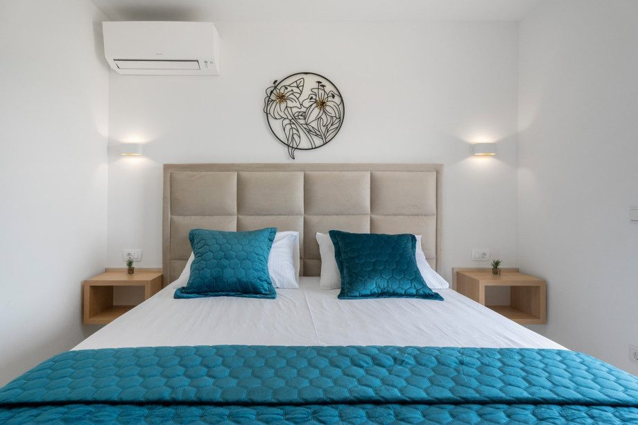 Bedroom NO4 (11sqm) with a king size bed 180cm x 200cm, TV, A/C