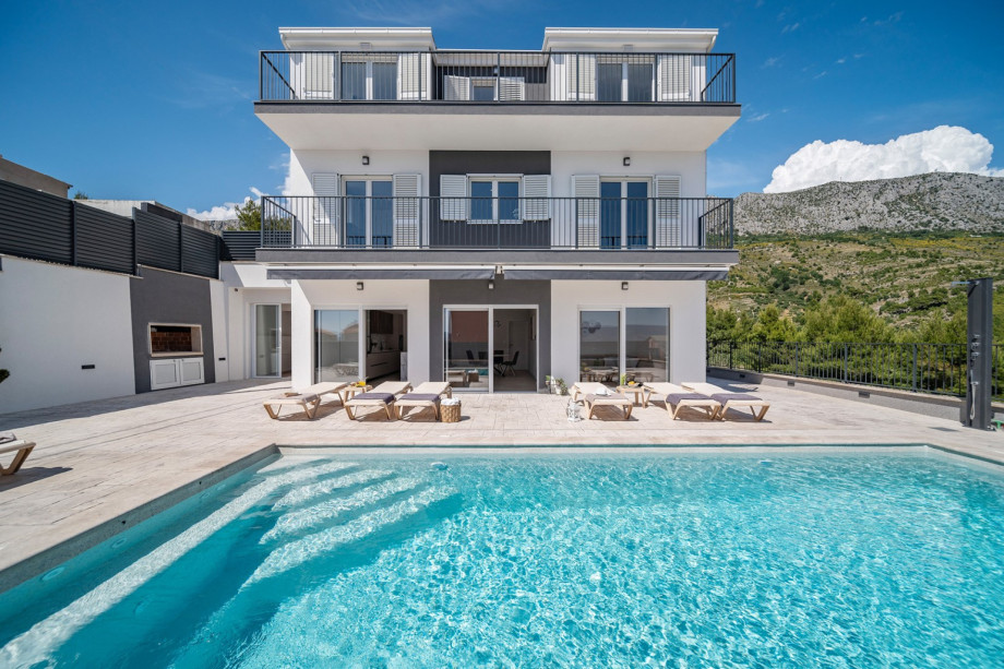 Sun deck area with deck chairs where you can relax in the sun