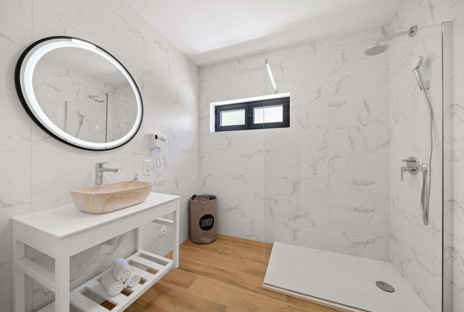 En-suite bathroom with a walk in shower