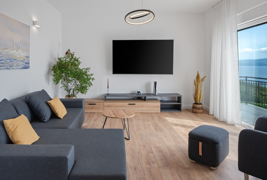 Very comfortable living room with a view of the sea