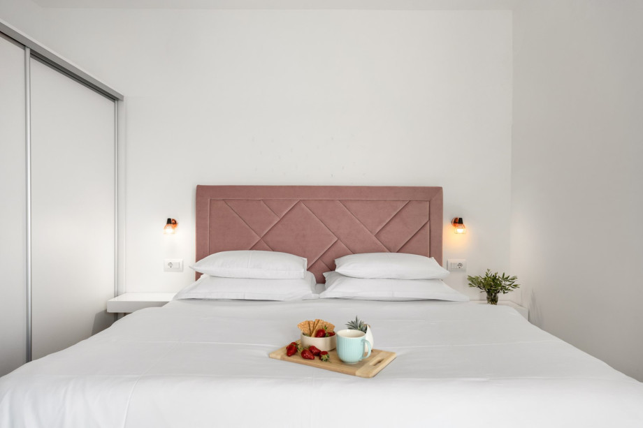 Bedroom NO4 (14sqm) with a king size bed 180cm x 200cm, en-suite bathroom, and a balcony