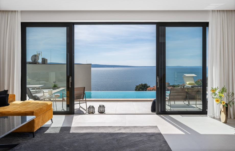 Villa Sunshine features a large living area with a fully functional kitchen