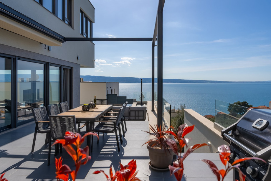 Fully air-conditioned 4-bedroom villa with free WiFi, Finnish sauna, private heated pool