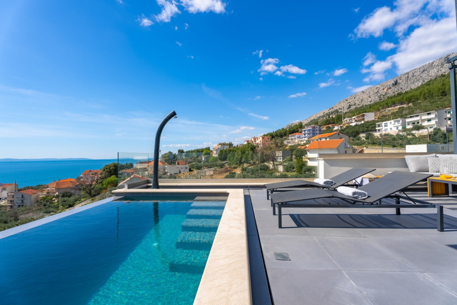 Duće and Omiš (9km) are one of the most famous Croatian tourist destinations