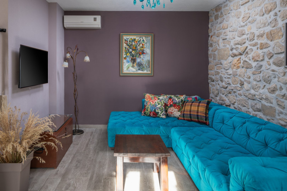 Ground floor is air conditioned and offers a fully equipped kitchen, a dining table and a living room