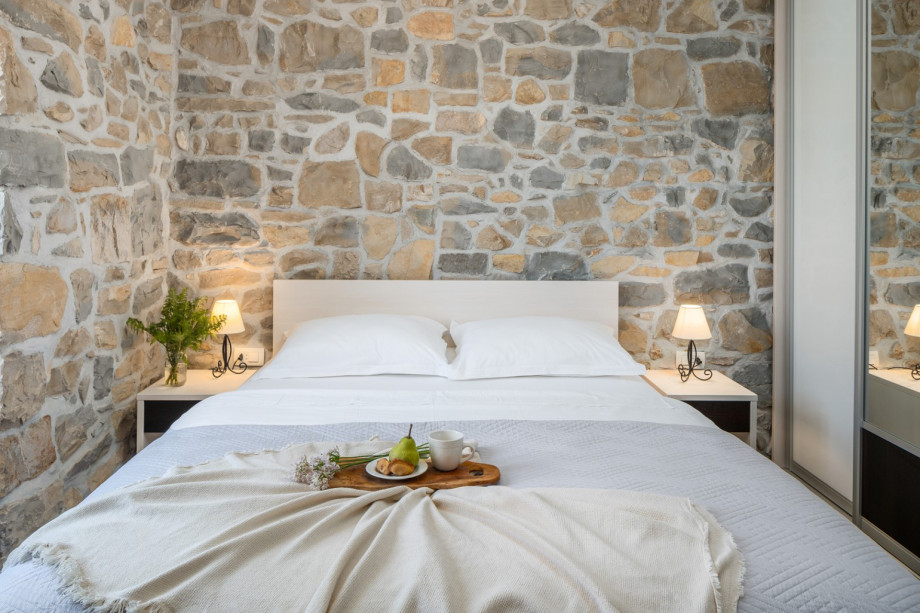 Bedroom NO2 (10m2) with double bed 160cm x 200cm, air conditioning, TV