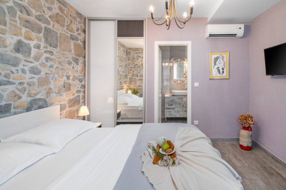 Bedroom NO2 with double bed, A/C, TV