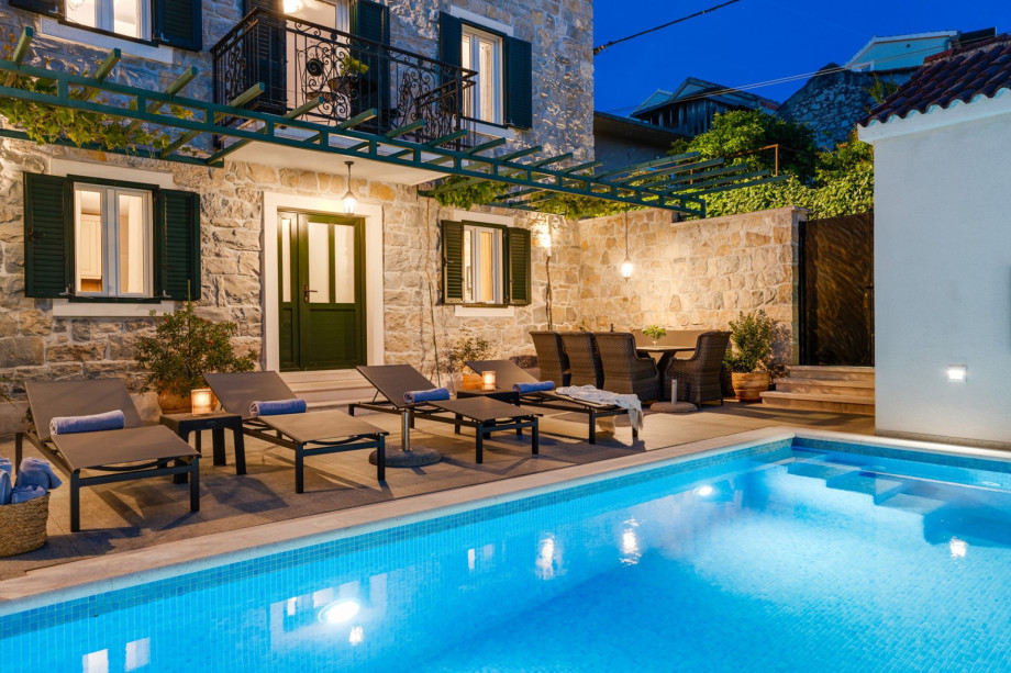 Carefully placed lighting completes the perfect experience of Dalmatian summer evenings