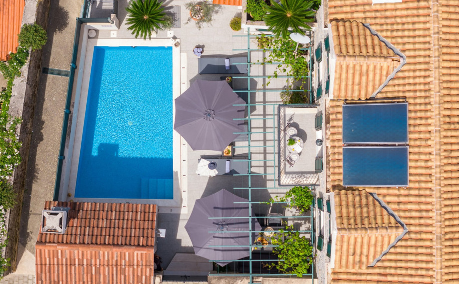 Private and heated swimming pool 6m x 3,8m with a sun deck area