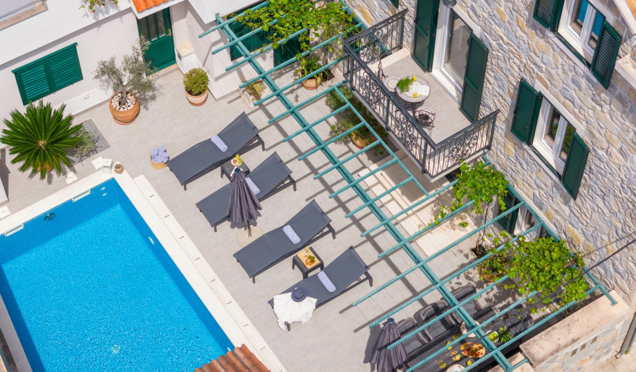 Relax and enjoy a glass of wine on hot summer evenings