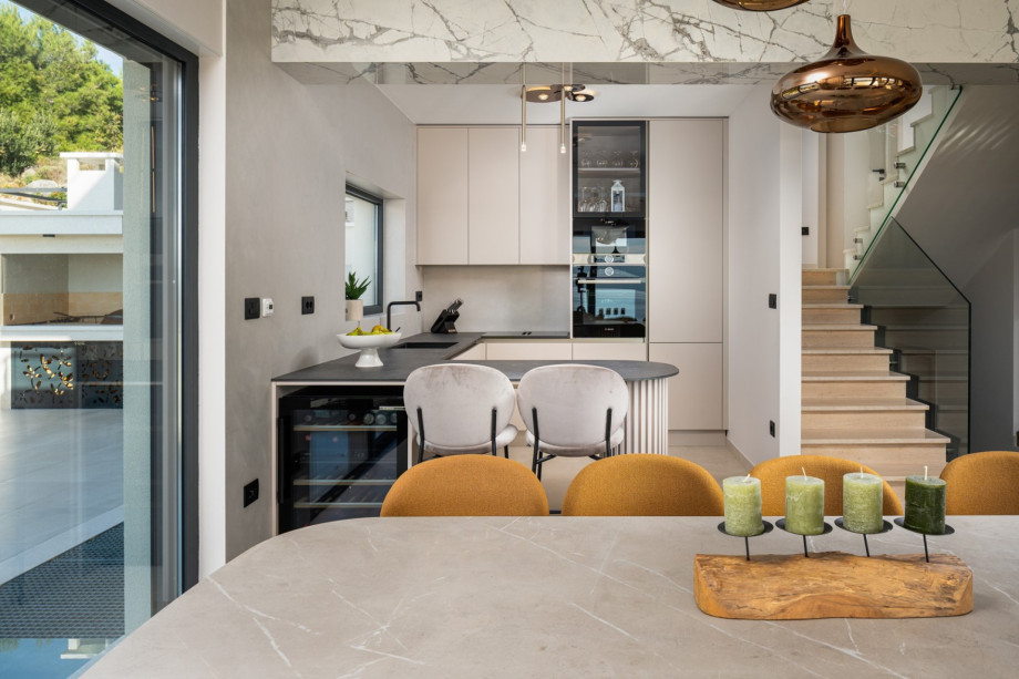 Fully equipped kitchen with dining table, separate toilet