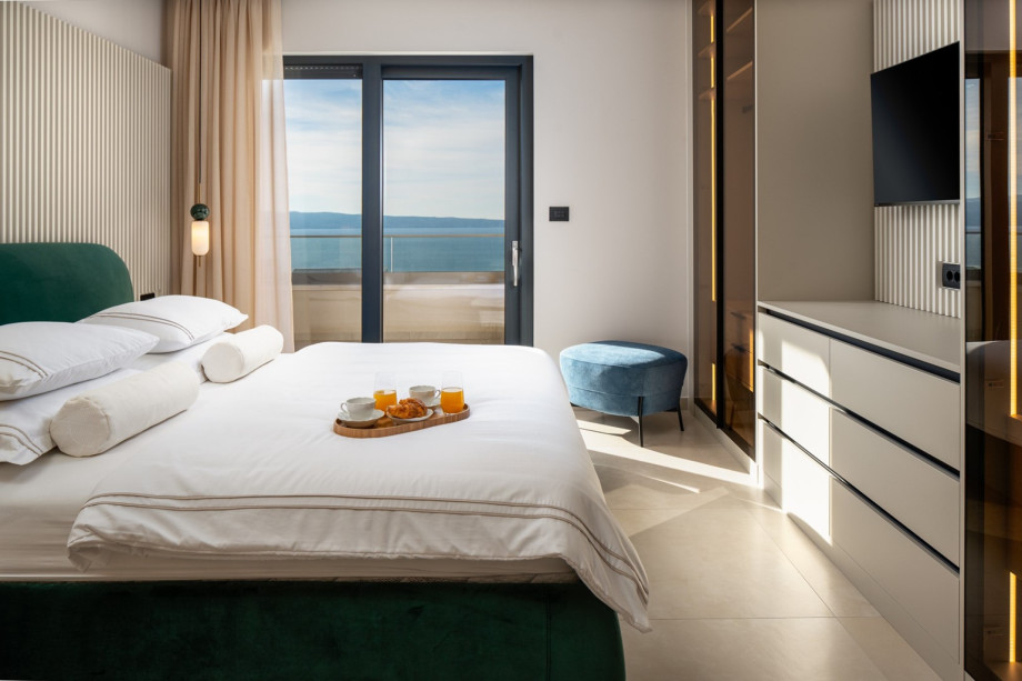 Bedroom No1 is located on the 1st floor and offers a king-size bed 180cm x 200cm