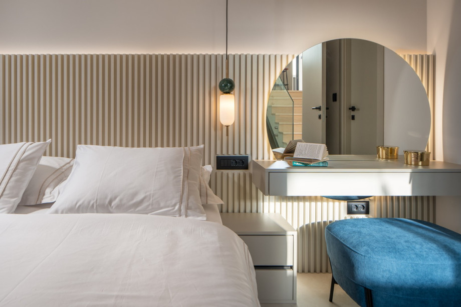 Bedroom No3 with A/C, a TV, en suite-bathroom