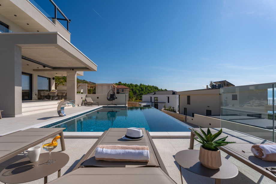 Villa is located in the upper part of Podstrana village that will set you in a relaxed Dalmatian mindset