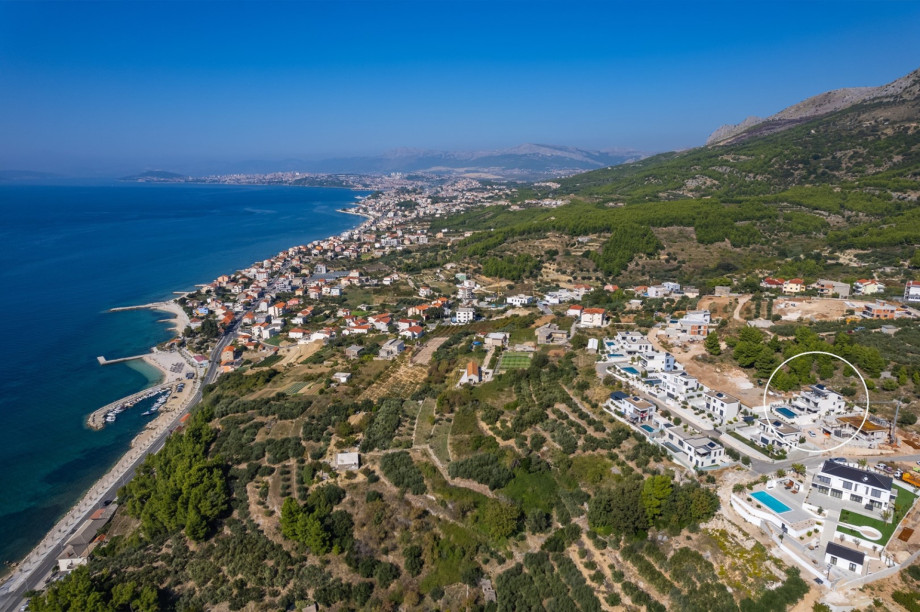 Villa`s location and Podstrana`s interesting geographical features