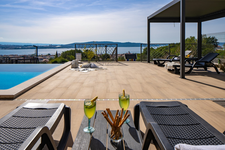 Villa Casa Bella is a perfect accommodation for 8 people that is located in Kaštel Sućurac