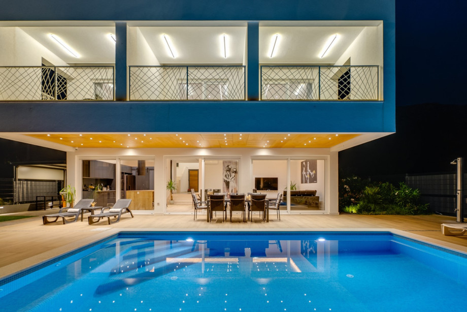 Covered outdoor dining area with amazing views of the surroundings and the sea