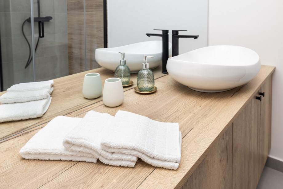 En-suite bathroom with a toilet and a walk-in shower